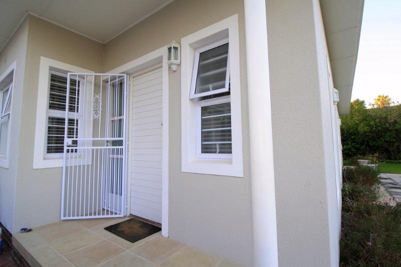 To Let 1 Bedroom Property for Rent in Morningside Western Cape